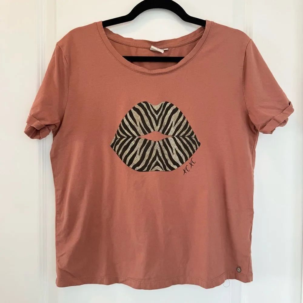 CREAM | Lip Kiss Graphic Tee